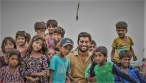 Hariom Sahoo with Pakistani Hindu kids