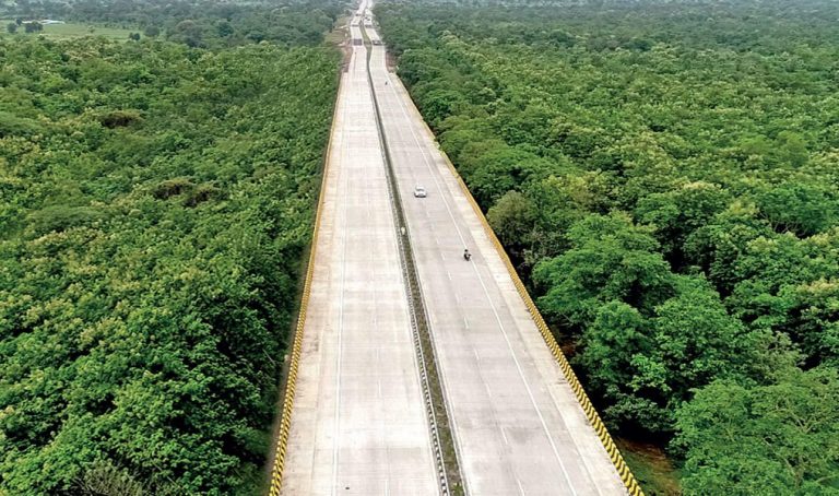 राष्ट्रीय राजमार्गो का नया रूप जिसमे विकास के साथ साथ पर्यावरण भी सुरक्षित रहा।